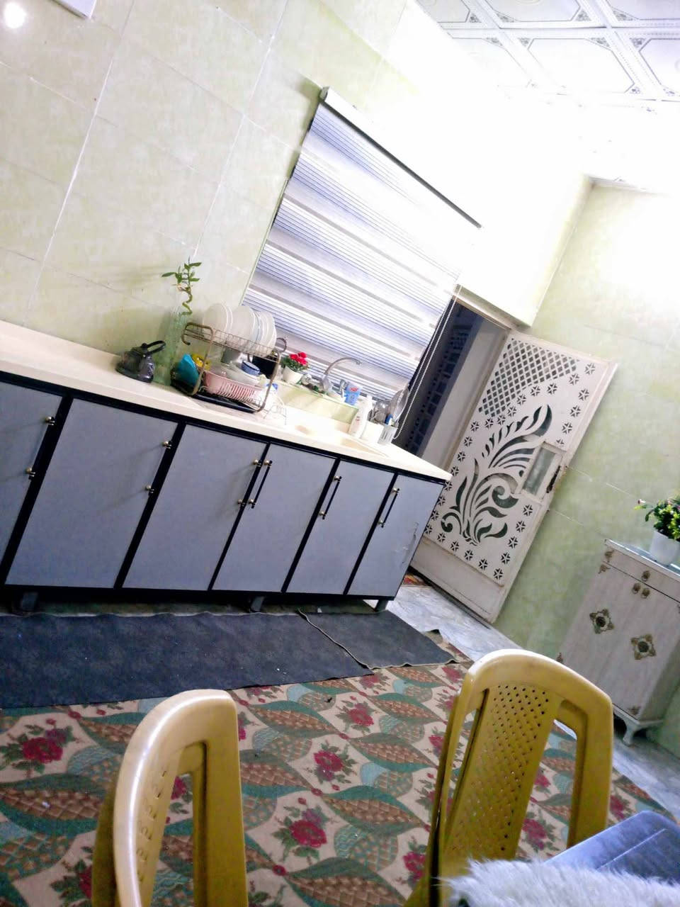 سلام عليكم بيت للبيع مع بعض الاثاث مساحه170 تقيه ثالثه ع شارع العام مقابيل بانزين خانه عبد الامير عبيس***********
