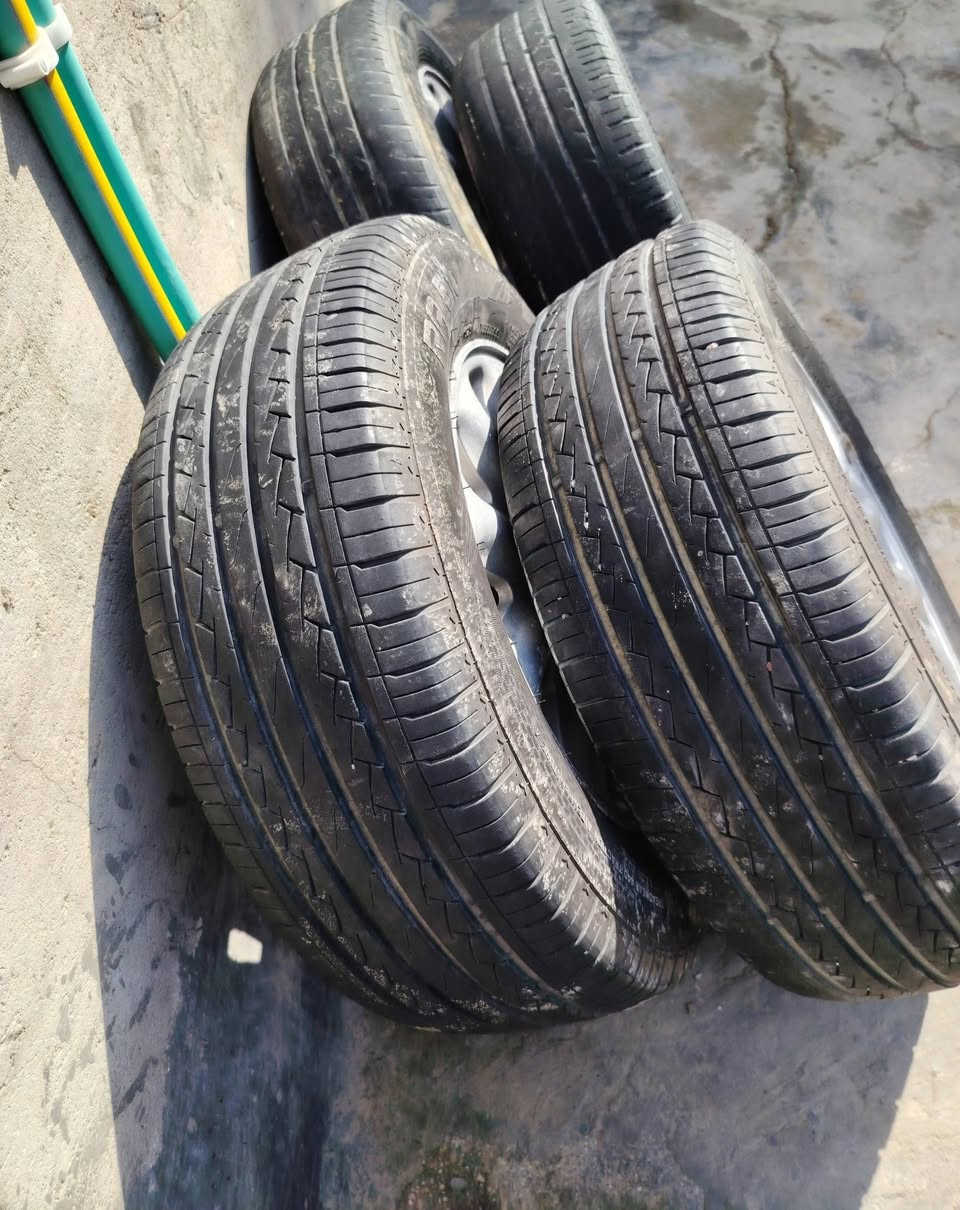 للبيع وياله اوبل جدد وبيهن زوج تايرات جدد وزوج نص عمر  السعر 200 وبيهن مجال (***********)
