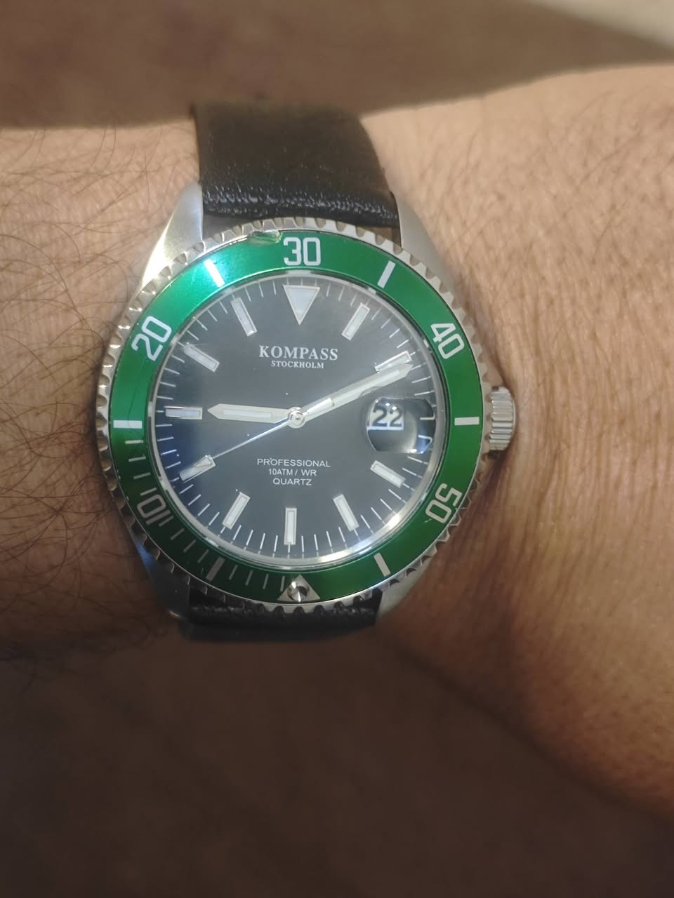 ساعه فنتج ياباني كوارتز منفذ يومي نظافة الساعه 100/98 للاستفسار واتساب ***********
