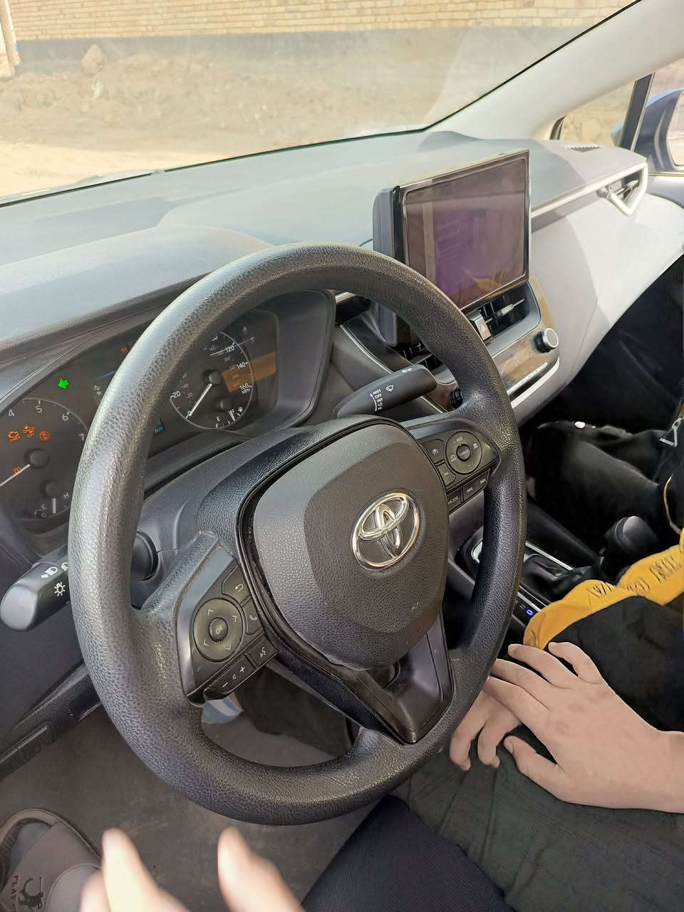 عندي كورلا 23ماشيه 23ميل ياباني للمراوس بفورد مافريكا24او 23 رقم الهاتف ***********
