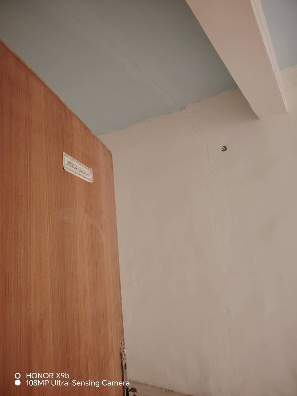 في كربلاء ..يصلح حسينيه لكونه خلف التجاري مباشر بيت🏠 ٥٠م طابقين يتكون من :
طابق الأول /صاله ومطبخ وصحيات داخليه وخارجيه مع طارمه
الطابق الثاني /غرفتين نوم وسطح ..طابو زراعي سند ٢٥ إقرار محكمه من المالك مباشرة .
موقع ممتاز / بدايه المنطقه خلف شارع التجاري مباشرتآ..يبعد ٦٠متر عن شارع تجاري وخط باب الحسين كوسترات ..
حي الأمين شارع الحر خلف مجمع همسه للإلكترونيات مباشرتآ ..سعر٥٥مليون  للاستفسار مكتب الأوس للعقار ابو سجاد*********** ابو وائل ***********
