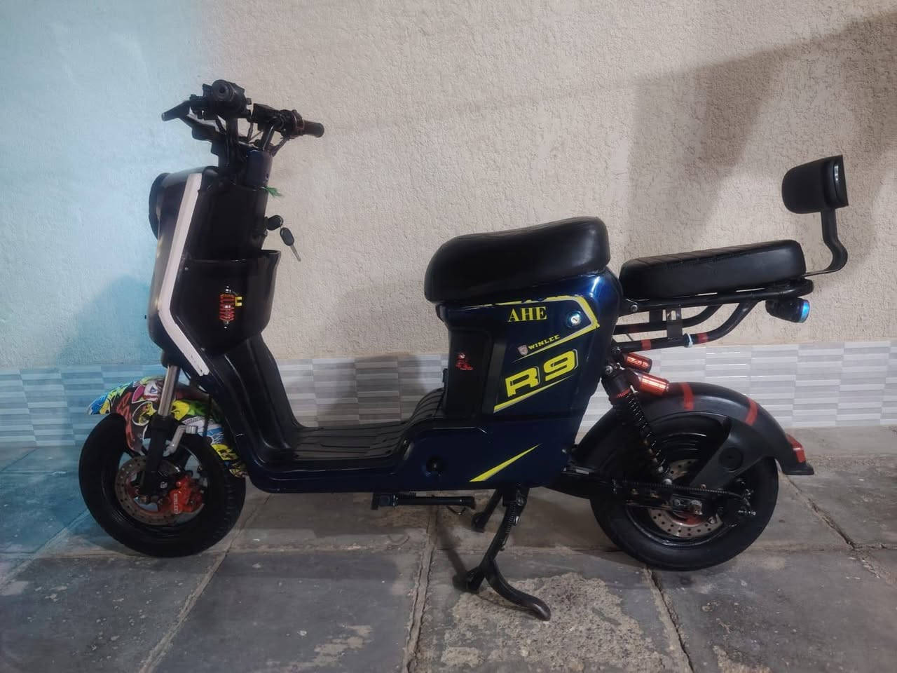 سلام عليكم درجه R9 للبيع
1 تمشي 40 كيلو اذا مفوله✅

2 بيها نضام رجوع للخلف✅

3 عدسه عالي ناصي ✅

4لايت كدام 10 الوان✅

5 سرعتها 109✅

5 اربع نمر ✅

(سعرها 325)

 الاتصال عله الرقم التالي ***********
