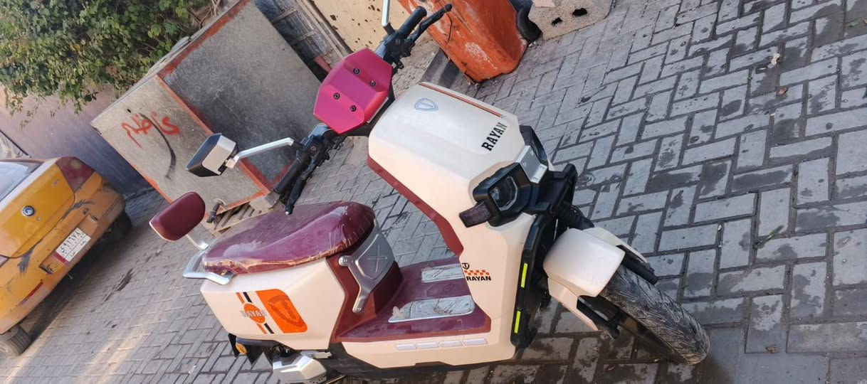 السلام عليكم دراجه شحن ريان للبيع صار الها شهر تقريبن من نزلت اوراقها والكتلوك موجود وبصمات2 دراجه زيرو السعر مليون و50 الف رقم الهاتف (***********) مكان بغداد مدينه الصدر
