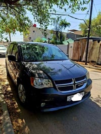 متاح .. سيارة دوج كرفان كراند  رقم جديد بغداد  تبريد ٣ قطع  تحكم ستيرن...