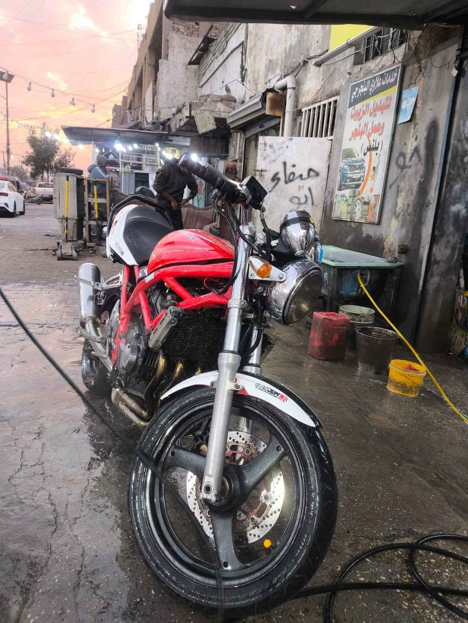 السلام عليكم حبايب دراجه بانده محرك 280 ccكفالة من فتح مكاتبه فقط نواقص باتري بس نكره هيه تشتغل بس مرات ايعلس و دبل امامي شغل بس ناضح دهن و قمچي يرادله تبديل لين مرات ايچلب باقي مكفول  تجي تفحص وتروح شلعه معدل ولا غلطه مكاني بغداد سعر  1400 و بيه مجال شي قليل رقم هاتف ***********
