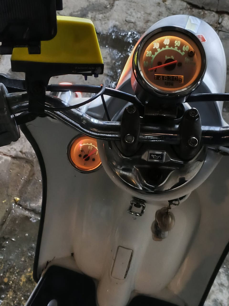 سلام عليكم دراجه ستين كلاسك دراجه رمبه لو ابيض دراجه برغي مامفتوح بيه رمبه سعره ثمنميه وبيه مجال بصيط دراجه رمبه كله شغاله من طول لطول مكاني بغداد رقمي ***********
