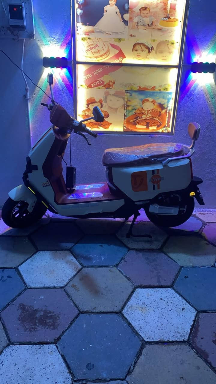 🚨🔥للبيع طة كارتون  دراجة الريان RAYAN – وحش الكون VIP  🔥🚨
📍 وضعية  الشركة – نظافة وكالة 💯

⚙️ المواصفات الفنية:
🔋 بطارية كرافين كاربون جل 35 أمبير / 72 فولت
⚡ محرك ملف 2000 واط – سرعة حقيقية 80 كم/س
🚀 مدى حقيقي 80 كم
🖐️ بصمة عدد 2 + تشغيل عن بُعد
🔒 جهاز إنذار ضد السرقة
🛑 بريك دسك + دهن ديلات هايدروليك ناعمة جداً
🪶 قيادة ناعمة ورزينة جداً على الطريق
💺 كشن سياحي واسع لشخصين + مساحة تخزين كبيرة تحت الكشن
🛞 إطارات 12 / 90 / 90
💡 إشارات LED أمامية وجانبية + إشارة رباعية
🔁 إمكانية الرجوع للخلف (R)
🔋 نظام TTFR لإعادة الشحن عند استخدام البريك
✅  البطارية 6 مسطرة 
ملاحضه ملاحضه الدراجة زيرو
📦 الحالة: جديدة بالكامل

للاستفسار الاتصال/ 

***********

العنوان بغداد
