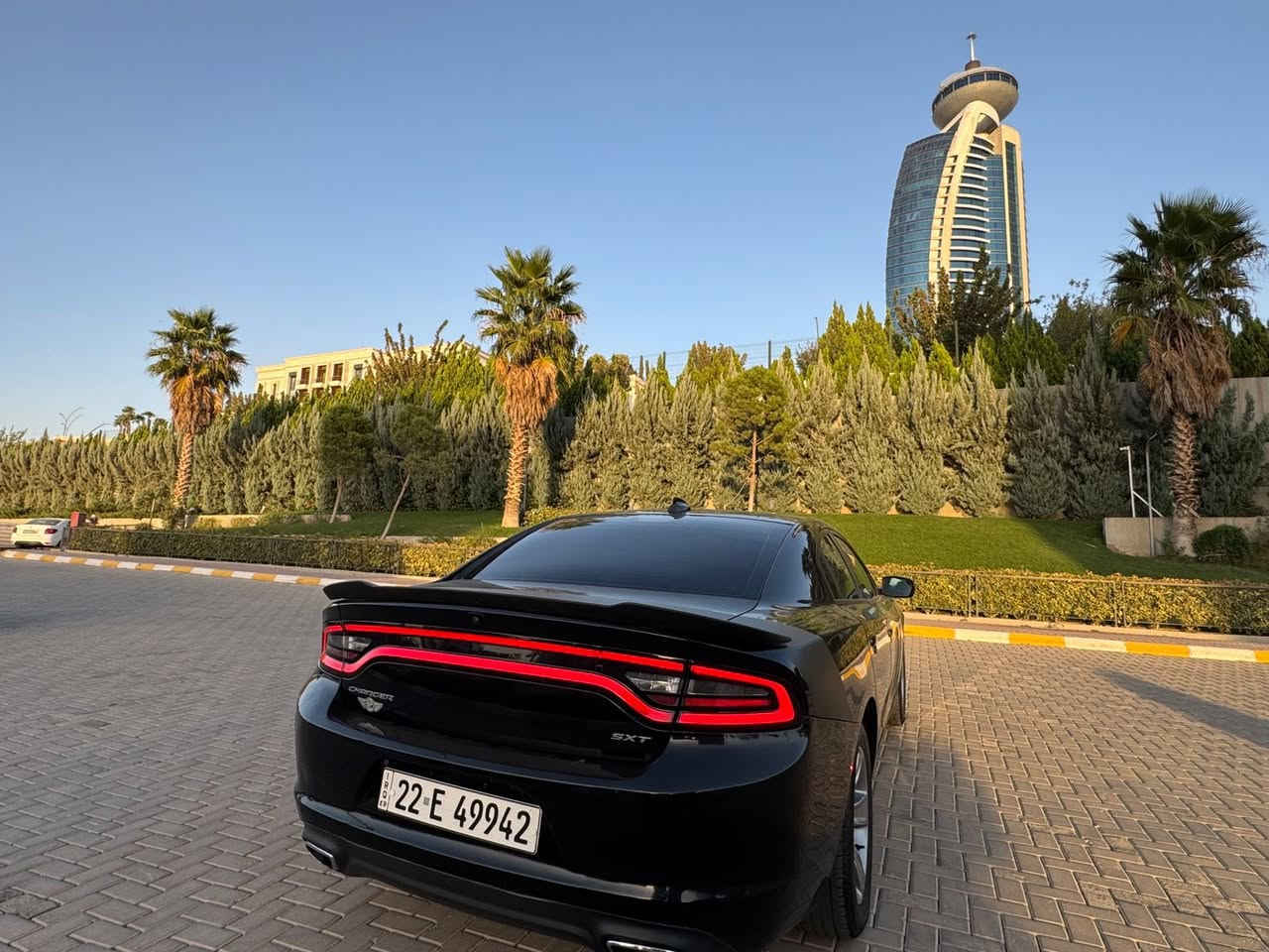 السلام عليكم 
جارجر ١٦ sxt
كلين 
تحكم ستيرن 
شاشة كبيرة 
كامرة 
تبريد قطعتين 
كشنات مخمل 
كشنات هيتر 
كشن كهرباء 
بصمة 
دخول ذكي 
تشغيل عن بعد 
السيارة عليها ادامة كاملة 
رقم اربيل 
شرط التحويل 
نظافة  100./. 
بيها شبر صبغ فقط 
والباقي كفالة
مكان السيارة السليمانية
السعر ١٩٧ بيها مجال بسيط 
***********
