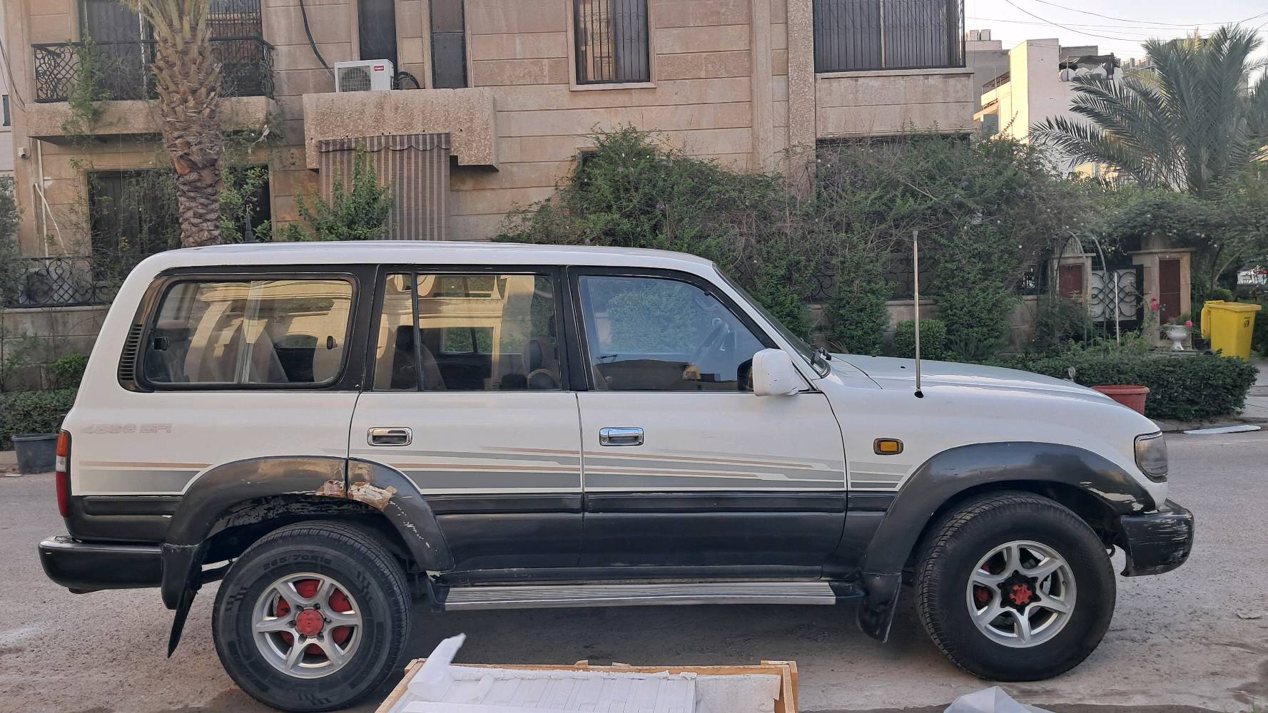 السلام عليكم لاند كروز 1991 خليجي محرك 3f 
كير عادي جام عادي
رقم أربيل اجنبي
السيارة نظيفه وضع شركة 
فقط جاملغ أمامي مصبوغ 
مكفولة من الضربة والكص والخياس 
تبريد شغال 
تخم تاير
كهربائيات شغاله
مكينة كير اكسل كفاله
مكان بغداد 

اتصال فقط ***********