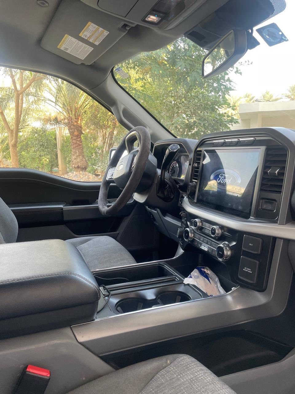 السلام عليكم فورد xlt موديل 22
رادار امامي كامره خلفي اوتو ستوب خلفي 

ترحيب ذكي 

كير تعليك 10 نمر 

كشنات تدفئه 

مكينه 5000 8 سلندر طبيعي

دفع رباعي 7 وضعيات قياده دبل اكسل 

ماشيه 85 الف ميل

السعر 275

‭٠٧٧٧ ٠٠٣ ٠٨٠٠‬
