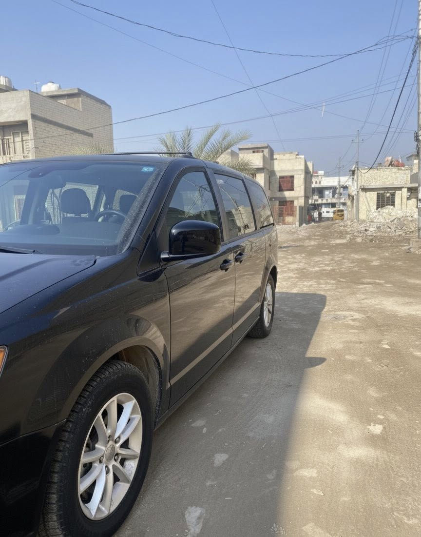 سلام عليكم 
دوج كرفان ٢٠١٩ رقم بغداد الدولي السيارة خليجية
بالعراق تبديل باب الصدر وباب السلايت الايمن تبديل فقطط 
وكشنات VIP سياحي منفصل ثلاث قطع تبريد
محرك V6 3600
شاشة بلادية
ونضام ايكو 
ومانع انزلاق
وتشغيل عن بعد
مكاني بغداد الحرية
السعر180 وبيها مجال 
رقم الهاتف: ***********
واتساب:***********
