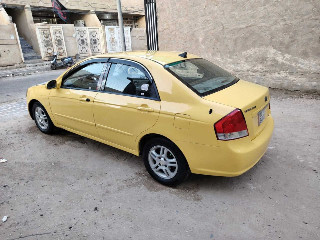 السلام عليكم كيا سبكتره موديل 2007 رقم بغداد انكليزي تحويل ثاني يوم وارد امريكي سياره حادثها جاملغ امامي مصفرة هيئة وغرامه مكينه 200دوش مكينه وكير وحداديه وتخم تاير وكهربائيات وتبريد مكفولات سياره كل نقص مابيها السعر 68 بيها مجال لشراي  شيء بسيط رقم الهاتف *********** مكان السياره كربلاء اخوان مكلف
