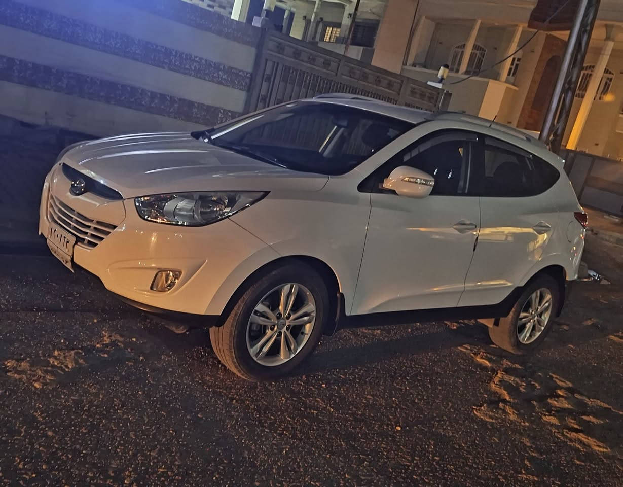 توسان ٢٠١٣
بدون ضربه او صبغ او تبديل

ماشيه ١٦٨

سنوية لغاية ٢٠٢٧

مكان كركوك

السعر ١٤٠
***********
