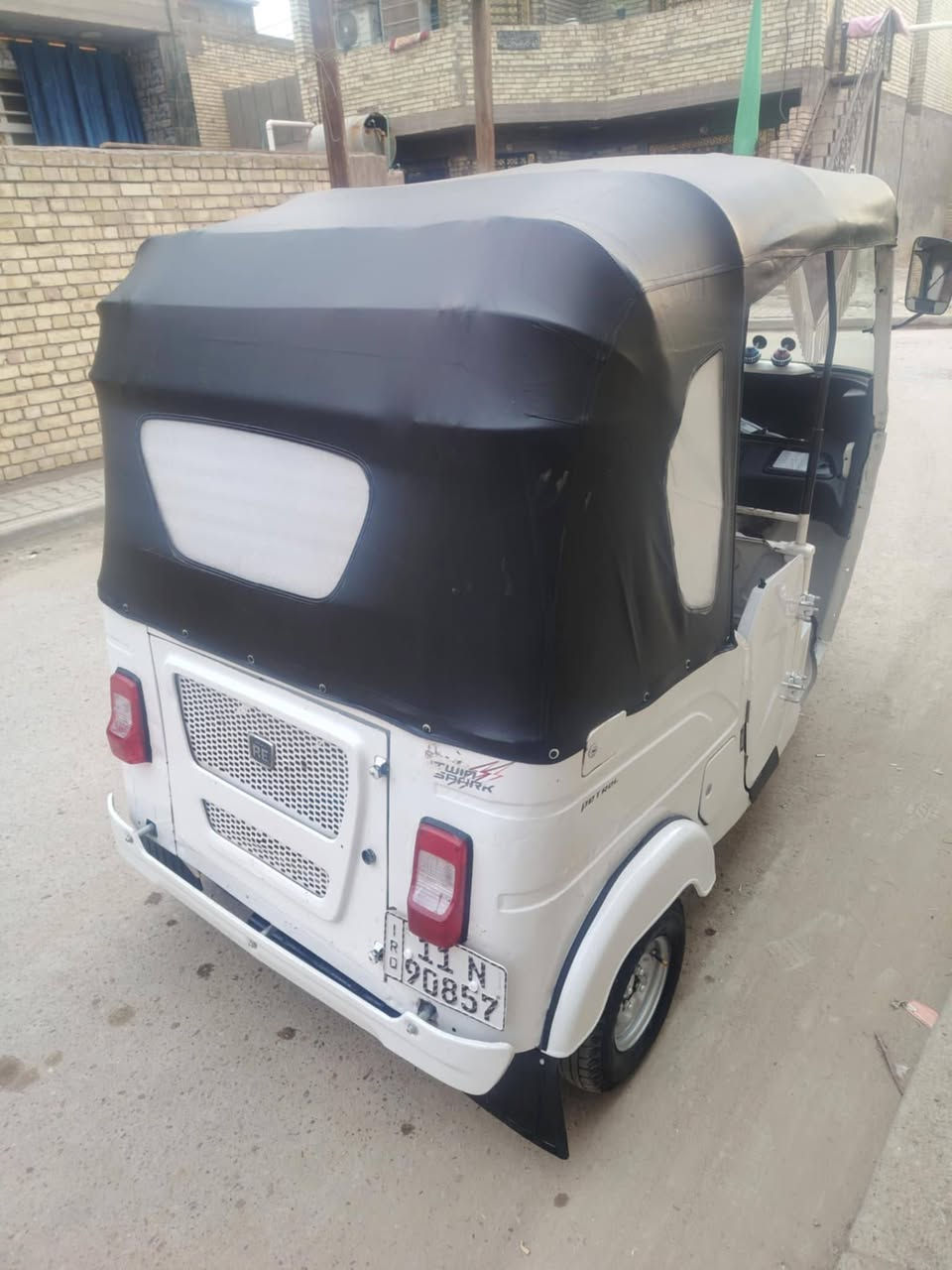 سلام عليكم تكتك للبيع موديل 2021 شهر 11 رقم وسنويه انكليزي تحويل مباشر تكتك جاهزه خير من الله العنوان بغداد الكماليه السعر 7350 وبيهه مجال الهاتف *********** ما متوجد ع خاص
