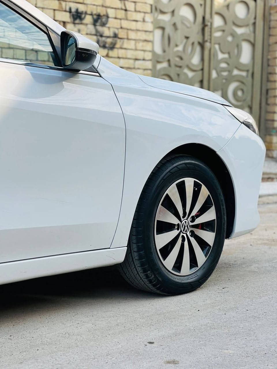 سلام عليكم
سياره MG5 (روي) 
موديل 2024 ماشيه63  الف 
مواصفات 
فتحه 
تحكم ستيرن 
تحكم كله بالشاشه 
مثبت سرعه 
لايت اوتو 
ابل كار بلي اوتو 
حساس خلفي 
تشغيل بصمه 
دخول ذكي 
وبعد بيه مواصفات 
السياره بيه ضربه بالدعاميه خلفيه ومصلحه بدون صبغ وضربه عكس هم دعاميه خلفيه خفيفه  
وكم شخط خفيف بالباب عكس سايق 
سياره نضيفه وحلوه ترايك ويِــטּ متريد 
مكينه 1500 GDI 
رقم اربيل الانكليزي 
السعر 105 وبيه مجال 
رقم ***********
