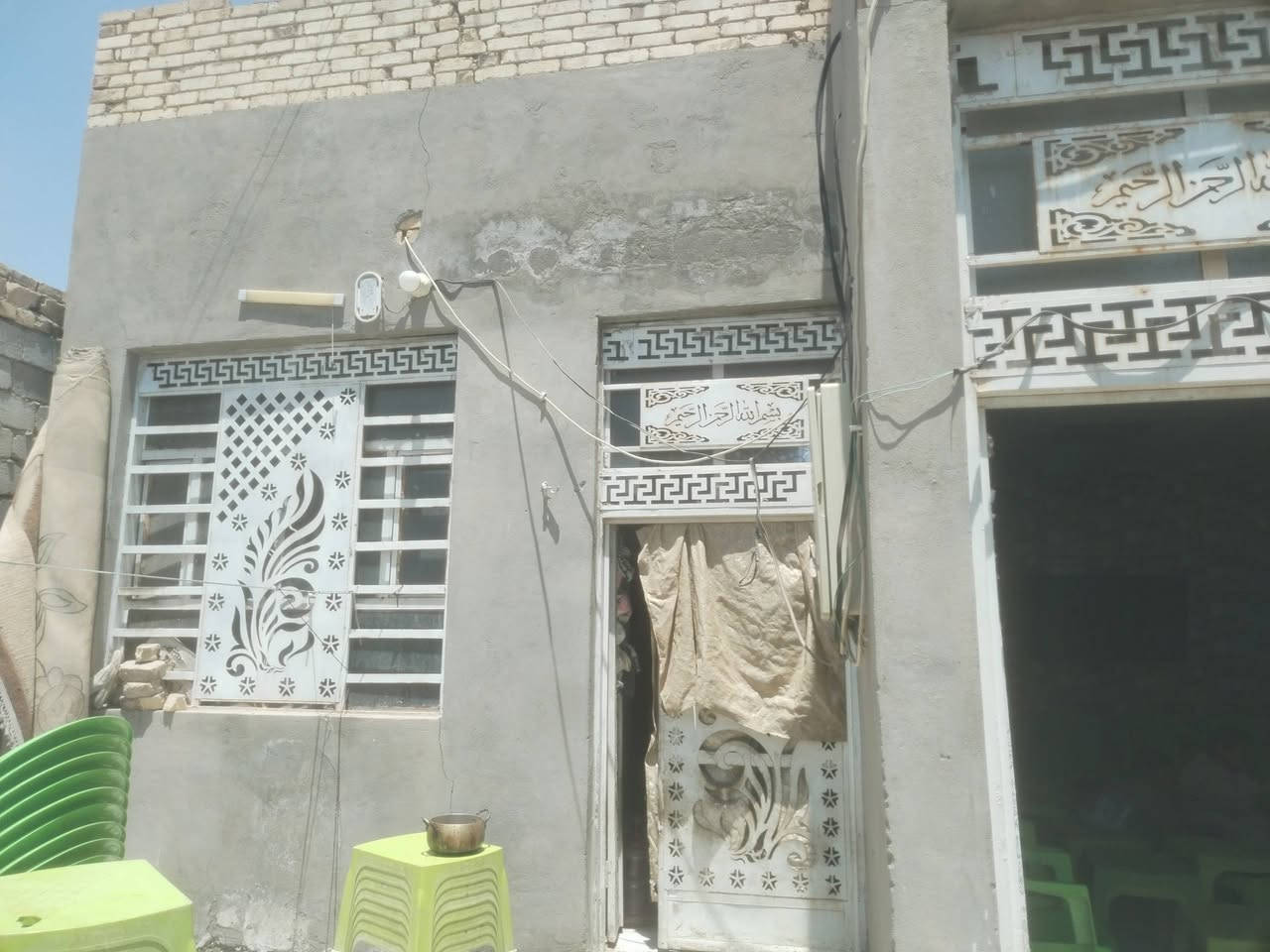 بسعر مناسب جداً 
🏠 بيت جاهز للبيع – الديوانية / قضاء السنيه نزلة كاظم ال جاسم 
📐 المساحة: 160  متر
▪️ الواجهة 10 متر × النزال 16 متر
✅ التفاصيل:
▫️ سند 25 زراعي بعقد أصولي جاهز
▫️ البيت يتكون من غرفتين ومطبخ وصالة واستقبال
 ومجمع صحيات وطارمة 
▫️ مداور ثاني يوم 
▫️ خدمات كامله تبليط بالباب 
▫️ يبعد  100 متر فقط عن الشارع العام ديوانية حله 
💰 السعر المطلوب: 46  مليون وبي مجال 
📞 للاستفسار:
خاص أو الاتصال على الرقم امير الفتلاوي
***********
