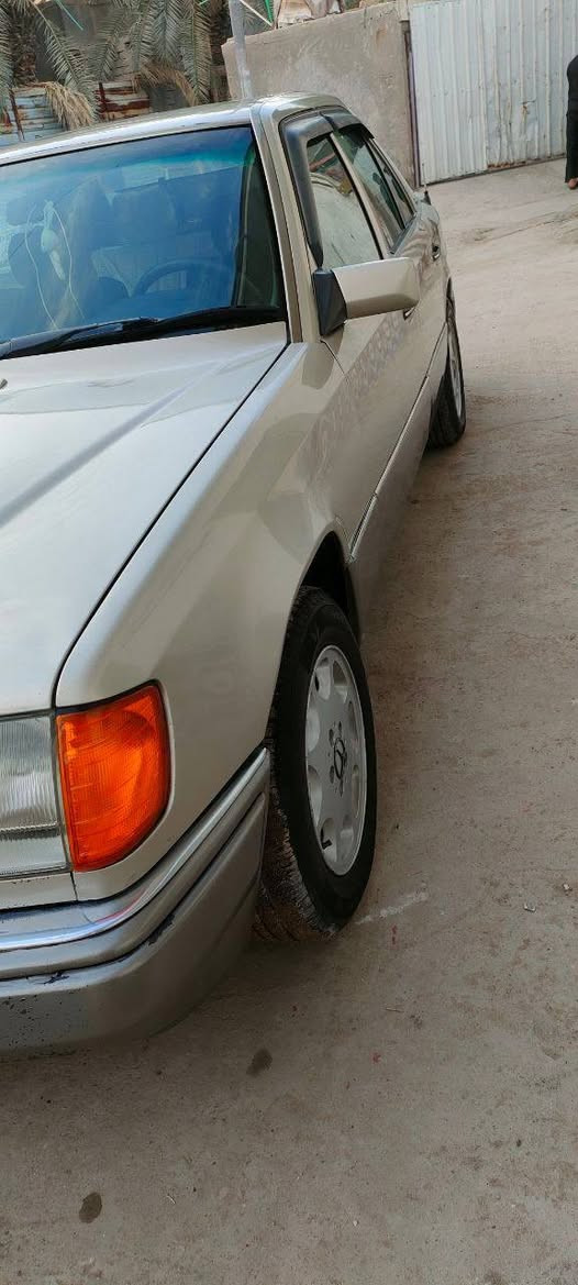 مرسيدس دب موديل 91 حجم 300 مكينه قبق اسود أكبوت درجه أوله سنويه باسمي ل2028 حداده طوبه من الدعايه للدعايه تخم تاير ب كارتون ويه سبير تبريد ثلج ويه السويج كهربائيات كله ع البلاد ما ملعوب بيهه ابدآه ردآه كهرباء كهرباء جام امامي كهرباء وخلفي جوبي برانكيت ركوك ركوك بلاد سعر 75 بيها مجال  مكاني بصره قضاء المدينة / *********** / ***********
