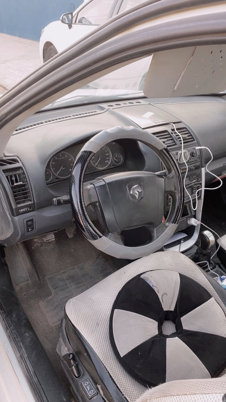 السلام عليكم 
سمند سورن 2012 
السيارة حلوه نضيفه عوزها ترتيب حادثه تبديل قطعه  موضح بالصوره 
44$ وبيها مجال 
***********
