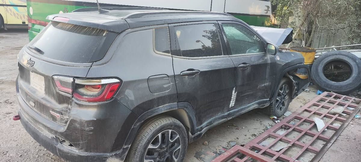 جيب كومباس تريل هوك اعلى فئة موديل 2020
حادث كما موضح بالصور
السيارة باسمي رقم الماني بغداد 
مكانها بالنجف 
***********
قيم سعرها واخذها
