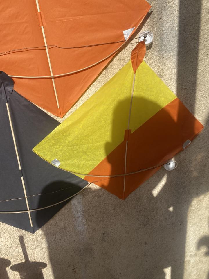 يوجد لدينا طيارات ورقيه  بأنواعها وخيوط(صليب ابيضّ ،شيشه باكستاني لون جوزي ،شيشه باكستاني لون زيتوني ).                          حي العباس مقابيل قرطاسية الفانوس  (جانب عطور زهير ابو رائد).


**إذا كنت صاحب هذا الإعلان وتريد حذفه لأي سبب، رجاءا أرسل رسالة إلى الدعم الفني**