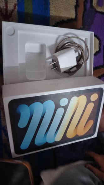 Apple iPad mini6

بطارية 90‎%‎
ذاكرة 64 

نضافة 100‎%‎

 البيع قفل 375

مواصفاته 

الشاشة: 8.3 بوصة، نوع ‎Liquid Retina IPS LCD‎، دقة ‎1488 × 2266‎ بكسل (~327 ppi)  
 • نسبة الشاشة إلى الجسم: ~ 77.4%  
 • سطوع: حوالي 500 nits  
 • المعالج (CPU): ‎Apple A15 Bionic‎ (معالج سداسي-النوى، تصنيع 5 نانومتر)  
 • الذاكرة العشوائية (RAM): ‎4 GB‎  
 • التخزين الداخلي: ‎64 GB 

البطارية: بطارية Li-Polymer بسعة ~‎19.3 Wh‎ (مُدمجة)  
 • مدة الاستخدام حسب Apple: حتى 10 ساعات تصفّح ويب أو مشاهدة فيديو عبر Wi-Fi.  
 • الشحن & التوصيل: منفذ ‎USB-C‎ (يدعم شحن، نقل بيانات، وإخراج صورة إلى شاشة خارجية).  

الأبعاد: ‎195.4 × 134.8 × 6.3‎ مم  
 • الوزن: حوالي 293 غم (نسخة Wi-Fi) أو 297 غم (نسخة Wi-Fi + Cellular)  
 • الخامات: ظهر من الألومنيوم، إطار ألومنيوم، واجهة 
الرقم 

 واتساب *********** بغداد
