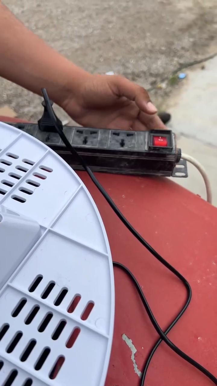 ☀️ تعبت من المي الحار بالصيف؟ شغل منظومة Easy Cooler وانعم بماي بارد ومنعش! 🌊❄️
​الحل الأمثل والأكثر كفاءة لتبريد مياه الخزانات (التانكي) للمنازل وأماكن العمل.
​✨ ليش Easy Cooler هو الخيار الأفضل؟
​⚡ اقتصادي جداً: يعمل بربع أمبير فقط! (كفاءة عالية بأقل استهلاك للطاقة).
​📊 شاشة رقمية: لعرض وقراءة درجة حرارة الماء بدقة.
​🛠️ جودة ومتانة: مصنوع من بلاستيك (ABS) القوي والمقاوم للعوامل الجوية لعمر أطول.
​📏 قياسات مثالية: قطر الجهاز 46 سم مع سلك كهرباء بطول 1.5 متر وسلك فحص الحرارة بطول 90 سم.
​🔄 سهل الاستخدام: زر تشغيل وإيقاف مباشر، ومناسب لجميع أحجام الخزانات الكبيرة والصغيرة.
​⚠️ ملاحظة: يُنصح بتنظيف الجهاز بانتظام لضمان أعلى أداء (تجنب غسل المنتج بالكامل بالماء).
​📞 للحجز والاستفسار، تواصل معنا الآن عبر الرقم التالي:
***********
​#جهاز_تبريد_المياه #تنانكي_المياه #Easy_Cooler #تبريد_الخزانات #العراق #صيف_بارد
