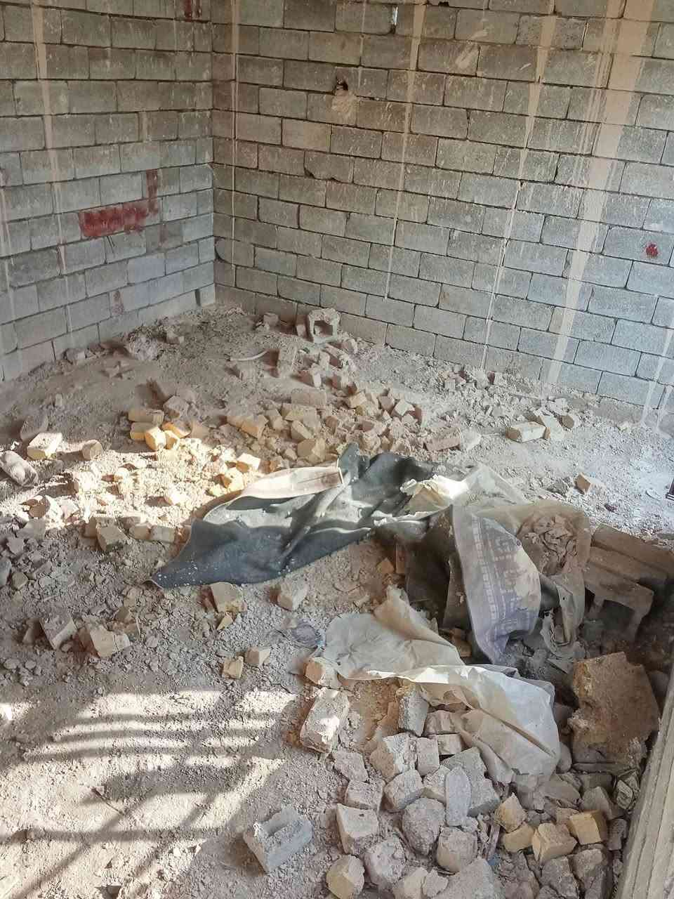 🔱🏠    #دار_للبـــــــــــــــــــــــــــــيع    
🏠 #مساحــــــة [      200  متر     ] °

🏠 المحتويات.🧱...  

1/••  طـــــــــــارمة.... 🏠
2/•• صحـــــيات [     #داخـلية. ووخارجـــــــية     ]..... 
3/•• برانـــــــي.... 
4/•• مطـــــــــبخ... 
5/•• صالــــــــة... 
6/•• غــــرف نــــوم [      #عدد  2       ]..... 
7/•• مــمر ( ترك)   عــلى #مـــدار البيــت... 

🏠 الخدمات 🧱..... 

1/•• الـــــماء 💦... يصـــــعد الى #الطـابق الثـــــاني 
وبدــــــــون ماطــــــــــور....(تعال وشوف) 

2/•• الكهــرباء ⚡ا... لمــــــحولة #بالـــــــباب كما 
موضـح بالصــــــــــورة...  #والمجاري كذلك.. 

🏠 المكان.. #قريــــــب على كلشي... 
( اســـواق.. ســــوق..  مـــطاعم..  مخـابز..  كل شيء )... 

🏠 الـــــــــعنوان 🏠
#الديوانــــــــية.. #حــــــي الفــــرات.. #قـــرب الطاقة الكورية... 

🏠 للــستفسار 🏠
(  ***********  او   *********** ) #صاحب الدار
