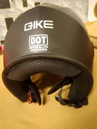 خوذة فج قلاب حجم اكس لارج عوزها جامه مشخطه مكان سبع قصور رقم 078389845...