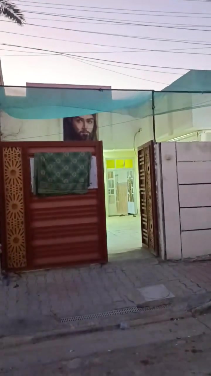 السلام عليكم 
⚠️يعلن مكتب عراق السلام للعقار 
      عن توفر 
🏠 منزل للبيع مساحه 200م طابق ونصف 
       الحسينيه منطقة 23 بضهر شارع جامع النور البيت متوفر
 من گراج   +  استقبال +مطبخ +حولي +صحيات  +غرفتين نوم 💤 
       الطابق الثاني غرفتين نوم 💤  
للاستفسار الاتصال على الارقام :
رياض التميمي
***********
لؤي التميمي 
***********
قصي التميمي 
***********
أو زورنا في مكتبنا مكتب (عراق السلام) 
اهلا وسهلا بيكم
