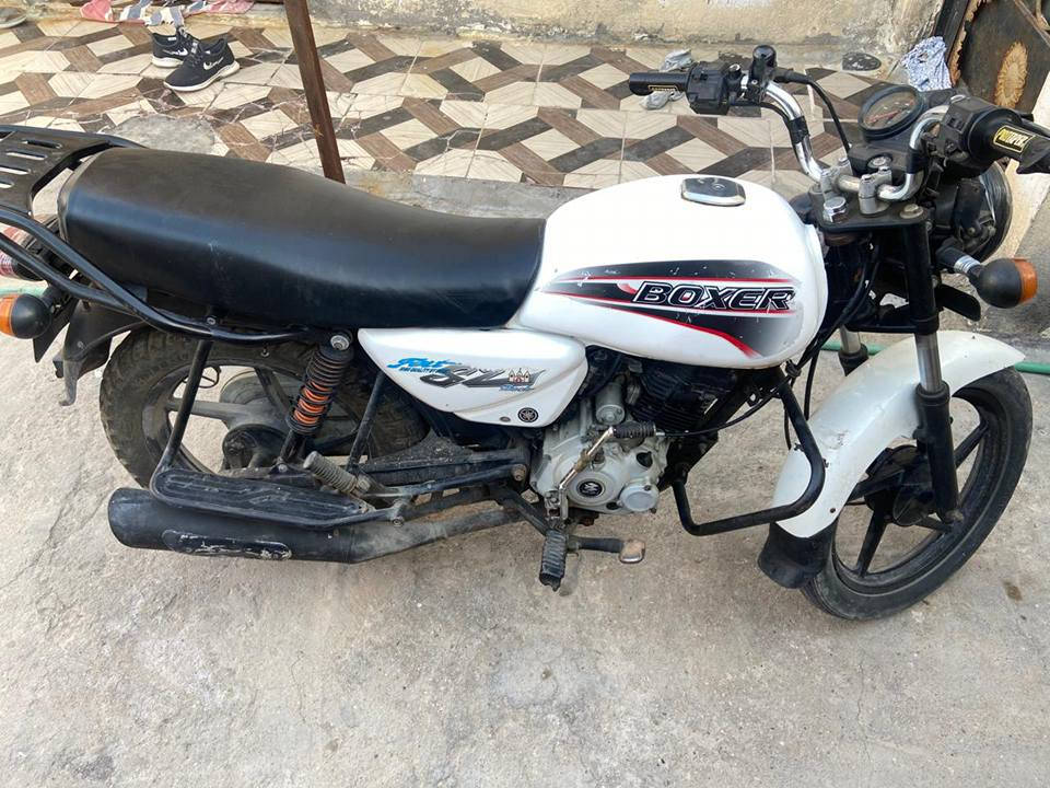 للبيع دراجة بايسكل بوكسَر 150 (Boxer 150) 🏍️🔥
دراجة بحالة جيدة ومستخدمة استخدام خفيف، نظيفة وما بيها مشاكل ميكانيكية.
المحرك قوي وتشتغل سلف وستارتر، اقتصادية جداً بالبنزين ومناسبة للشغل اليومي أو التوصيل.
المواصفات:
الموديل: Boxer 150
اللون: أبيض
المحرك: 150cc
تبريد هوائي
اقتصادية بالوقود
إطار ومحرك بحالة جيدة
للتواصل على رقمي الواتساب 
*********** البصرة, العراق
