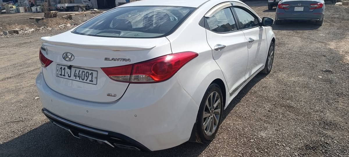 موديل 13 خليجي مكينة 1800 نظيفه كير جيد حداديه نص جاهزة تبريد تدفئه فتحه سلايد تحكمات ستيرن جهتين اشاير مري شاشه اصليه رقم بغداد باسمي الجديد  والسونار موجود صبغ نص البيبان بدون داخل اثر شخط مكان بغداد السعر 110
تواصل ***********
