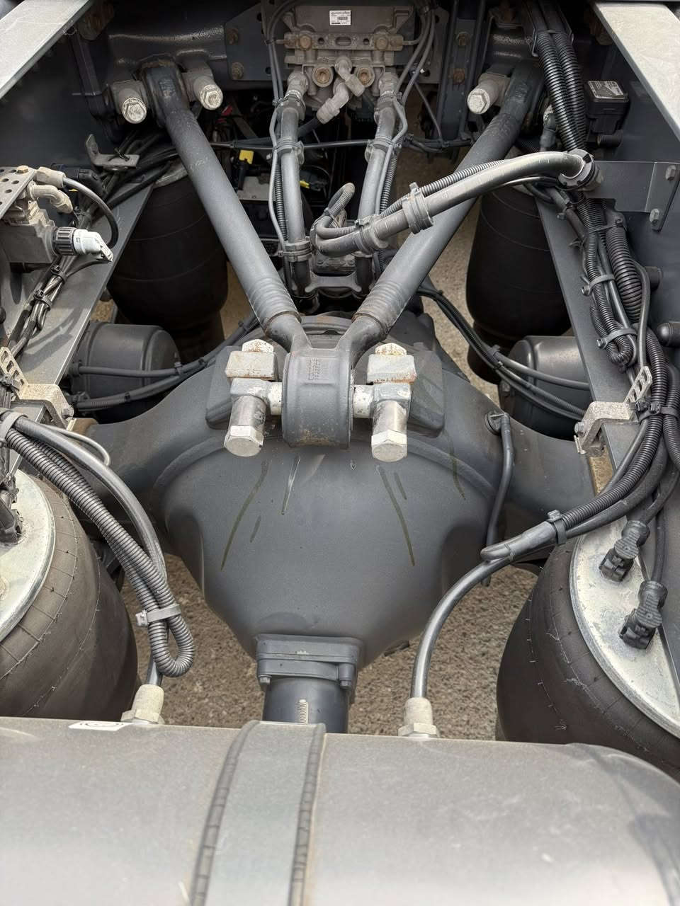 السلام وعليكم سكانية للبيع موديل 2017 فول مواصفات حجم المكينهR450 جوبلس امامي 4جوبلسات خلفي موصفات مال سكس شاصي عدل ماشيه 700الف نضام الفصل وربط مو منفيس شعار كمارك تخم تاير مامشي وتخم ويل كب بلادي وسياره زيرو كفاله عامه بكان السياره بغداد رقم صاحب السياره ***********
