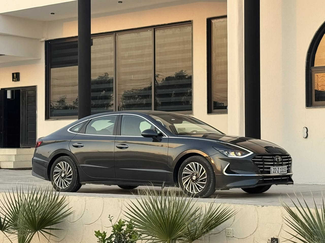 هيونداي سوناتا SEL – هايبرد 2022
📍 رقم اربيل بأسمي 
 • 
 •  بدون صبغ فقط جاملغ تبديل شركة نفس اللون
 • جميع الإيرباكات سليمة ✅

⸻

مواصفات SEL هايبرد

🔋 النظام الهجين:
 • محرك 2.0L هايبرد (بنزين + كهرباء)
 • صرفية وقود اقتصادية جداً  5 لتر لكل 100 كيلومتر
 • شحن ذاتي للبطارية أثناء القيادة

     ￼• بصمة تشغيل + تشغيل عن بعد 
 • بصمة أبواب + دخول ذكي
 • كشنات أمامية كهرباء
 • تدفئة كشنات
 • سايد بريك إلكتروني + Auto Hold
 • تبريد  امامي وخلفي 
 • شحن وايرلس
 • شفتات ستيرن تبترونيك كير بالستيرن
 • 5 أنظمة قيادة
 • فتح الصندوق تلقائياً عند الاقتراب
 • إضاءة داخلية ذكية

             انظمة السلامة الذكية Hyundai SmartSense:
 • مانع تصادم أمامي
 • مانع تصادم مع المشاة
 • نظام المحافظة على المسار
 • تحذير الخروج عن المسار
 • النقطة العمياء + مانع تصادم جانبي
 • رادارات امامية + خلفية + جانبية
 • كروز كنترول ذكي مع التوقف التلقائي
 • قيادة ذاتية
 • نظام قراءة إشارات الطريق
 • تحذير انتباه السائق

 • بصمة تشغيل + تشغيل عن بُعد
 • بصمة أبواب + دخول ذكي
 • كشنات أمامية كهرباء
 • تدفئة كشنات
 • سايد بريك إلكتروني + Auto Hold
 • تبريد قطعتين (Dual Zone)
 • شحن وايرلس
 • شفتات ستيرن
 • 5 أنظمة قيادة
 • فتح الشنطة تلقائياً عند الاقتراب
 • إضاءة داخلية ذكية

⸻

📱 التقنيات والترفيه:
 • شاشة كبيرة
 • كاميرا خلفية
 • شاشة عدادات رقمية
 Bluetooth / Apple CarPlay / Android Auto
 • نظام صوتي عالي الجودة base 🔈 

 • LED لايت + زنون عالي
 • تحكم بارتفاع وقوة الإضاءة
 • إضاءة نهارية وليلية
 • ويل كروم
 • مرايا كهرباء مع إشارات

⸻

💰 السعر: 177
📍 السيارة في اربيل او موصل

 
 ***********
 
 ‏WhatsApp ***********
‏*********** ￼ WhatsApp
