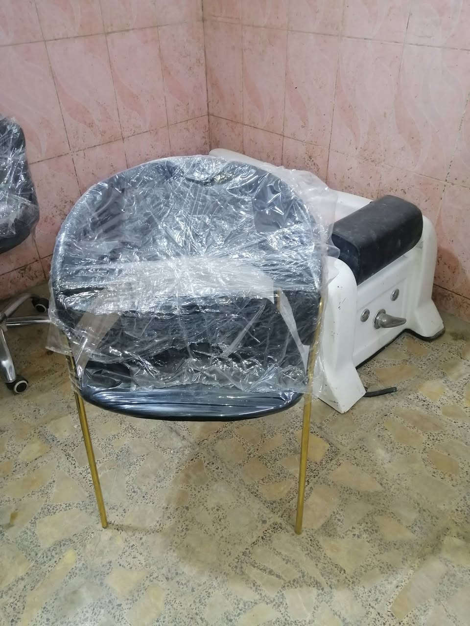 السلام عليكم غراض مستعمله للبيع نظافه ٩٩بالميه بغداد حي القاهره ***********
