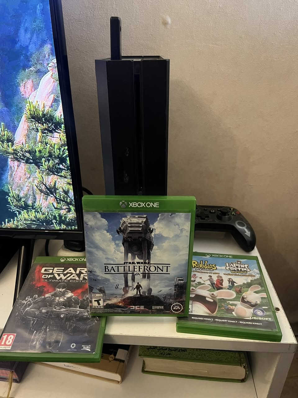 السلام عليكم اكس بوكس وان للبيع ويا جوستك وهاي الثلاث العاب وبي اشتراك كيم باس وفورزا وهاي السوالف بس ماعرفله وارد ابيعه , سبب البيع عندي بلي وماحتاجه قيم باليرضي الله وتعال وتشلع عيوني 
مكاني الغدير رقم تلفوني ***********
