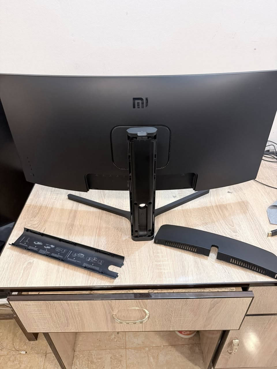 للبيع شاشة Xiaomi Mi Curved Gaming Monitor 34 مستعملة بحالة جيدة ✨

🔹 المواصفات:

* حجم 34 إنج UltraWide
* دقة 3440×1440 WQHD
* معدل تحديث 144Hz
* زمن استجابة 4ms
* انحناء 1500R
* نسبة عرض 21:9
* لوحة VA بألوان وتباين ممتاز
* تدعم FreeSync
* منافذ HDMI و DisplayPort
* مناسبة للألعاب، المونتاج، والاستخدام اليومي

⚠️ تنبيه مهم:

* الشاشة تحتوي على 4 خطوط ديد بكسل ظاهرة
* يوجد شخط بسيط في إحدى الزوايا
* لذلك السعر محسوب على هذا الأساس

📦 الكارتون الأصلي موجود
💰 السعر المطلوب: 325 ألف دينار عراقي
وقابل للنقاش البسيط للجادين فقط
للتواصل ماسنجر او واتساب***********
