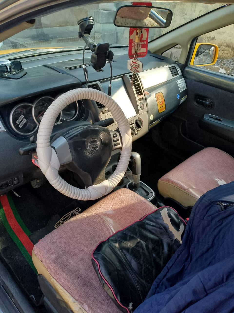 السلام عليكم نيسان فيرسا 2010 ضررها بس بونيد امبدل والباقي مكفول وبي دفتر بانزين ونقابه مصفره السياره كل عيب مابي محرك شرط وكير شرط وتبريد سياره اي عيب مابي سعر 63وهذا رقمي ***********
