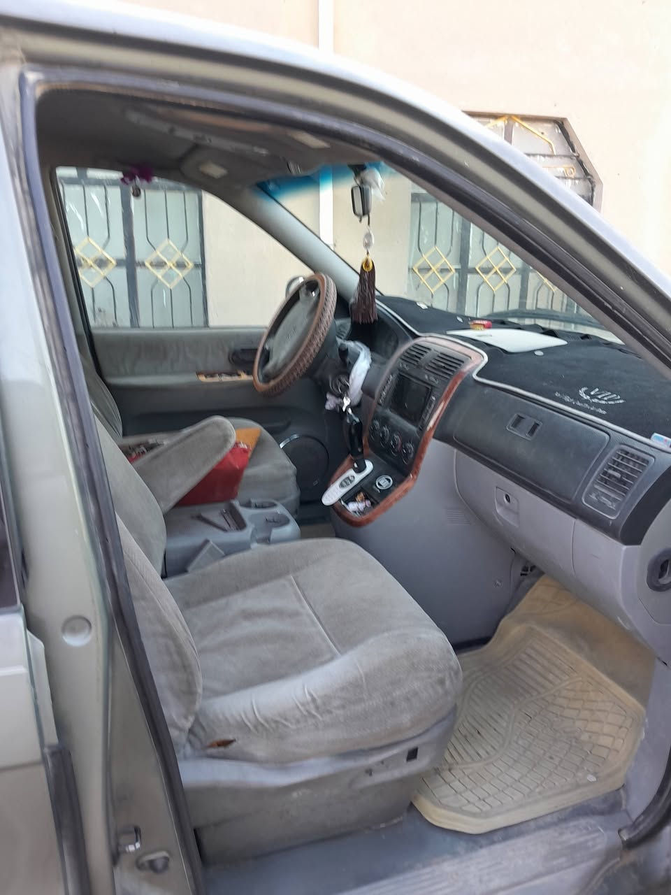 سيدونا موديل ٢٠٠٥ محرك بانزين ٣٥٠٠ منظومة غاز ٨٠ لتر شاشه كامره كير اوتوماتيك باقي التفاصيل *********** مكاني السماوه
