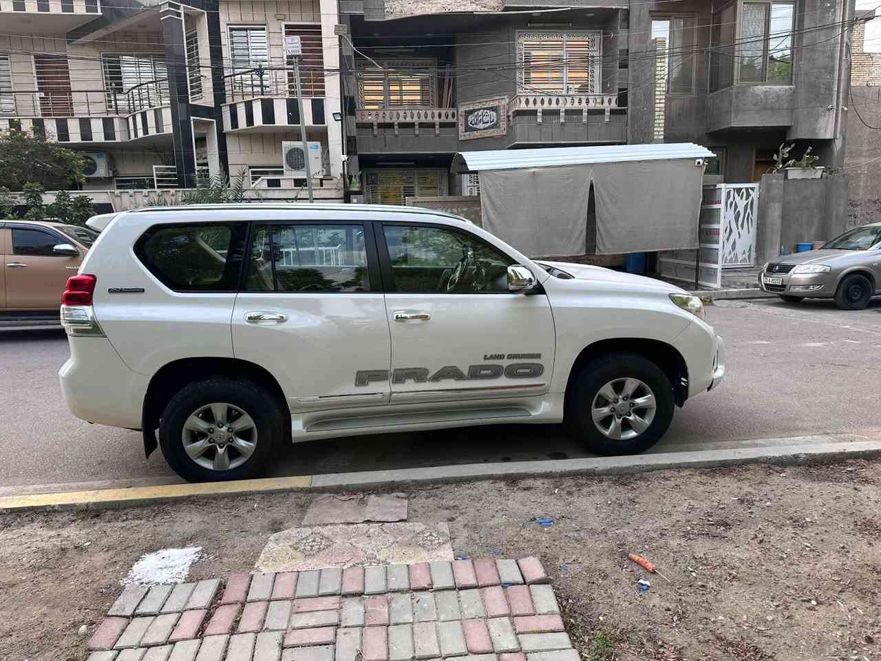 السلام عليكم
لاندكروز برادو موديل 2010 رقم سليمانية ماشيه  140 مكينه 2700 مكفوله وجاهزة 4 سلندر 

موصفات 

بصمه

حساس امامي خلفي 

شاشه نفكيشن 

اريل نفكيشن 

كامره خلفيه 

لايت زينون 

السيارة مكفوله كفاله عامة ما عدا شبرين بالصندوق 

الرقم ***********
