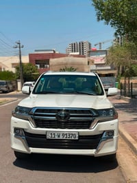 للبيع  لاندكروزر GXR محرك 8 سلندر الفئه وايت ادشن  الموديل 18 السياره ...
