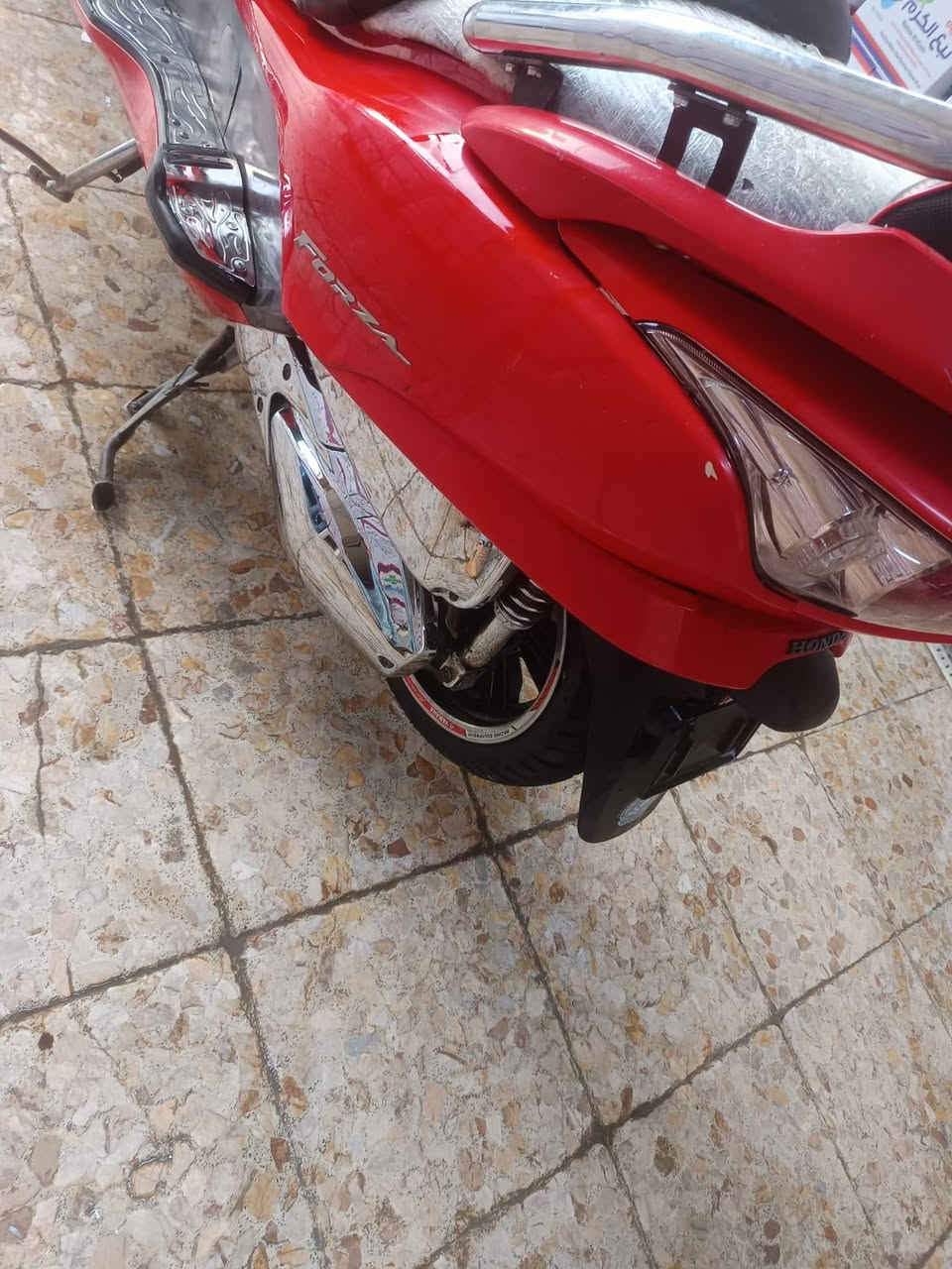 دراجة فورزة،0.8
منضومة ازنون. 
ويلكب كروم
دبلات تزويد
قبق كلجات تزويد نيكل
سبايدر
تخم تاير جديد
دوسات ستيل
كير بلاد 
دراجة خير من الله كلة جديد حاوية  ***********
