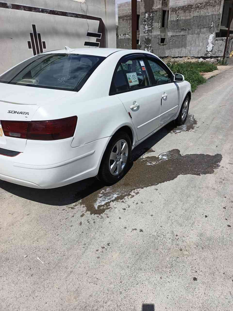 سلام عليكم سوناتا موديل ٢٠١٠ امريكي بيهة ضرر الجاملغ الخلفي بدون دواخل و بيهة اتكشط مال صبغ لان صدفي ونصبغت عام بدون اي ضربة مكينة جديدة مال حاوية السيارة حيل متعوب عليهة وجديدة رقم ديالى الدولي الجديد السعر ٩٨ و بيهة مجال بسيط حك الجية المكان تقاطع القدس هاتف ***********
