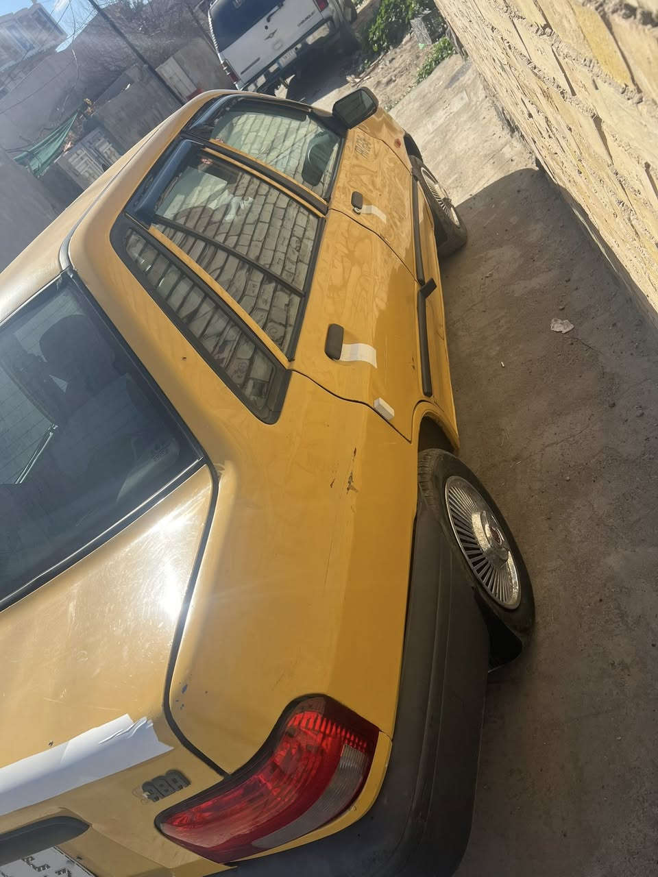 السلام عليكم سايبه 2013 مصفره هيئه وغرامه كهربائياته كله شغاله مكينه وكير خير من الله شاصي اليمنه طاك ومعمر سعرها ٢٧ ورقه وبيها مجال مكاني بغداد الحسينيه راشديه ***********
