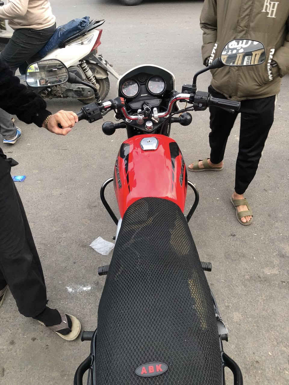 سلام عليكم بوكسر 2021 مرقم بغداد انكليزي الدراجه فقط بيها تنقيص بل مكينه سعراها مليونين وبيها مجال *********** واتساب فقط
