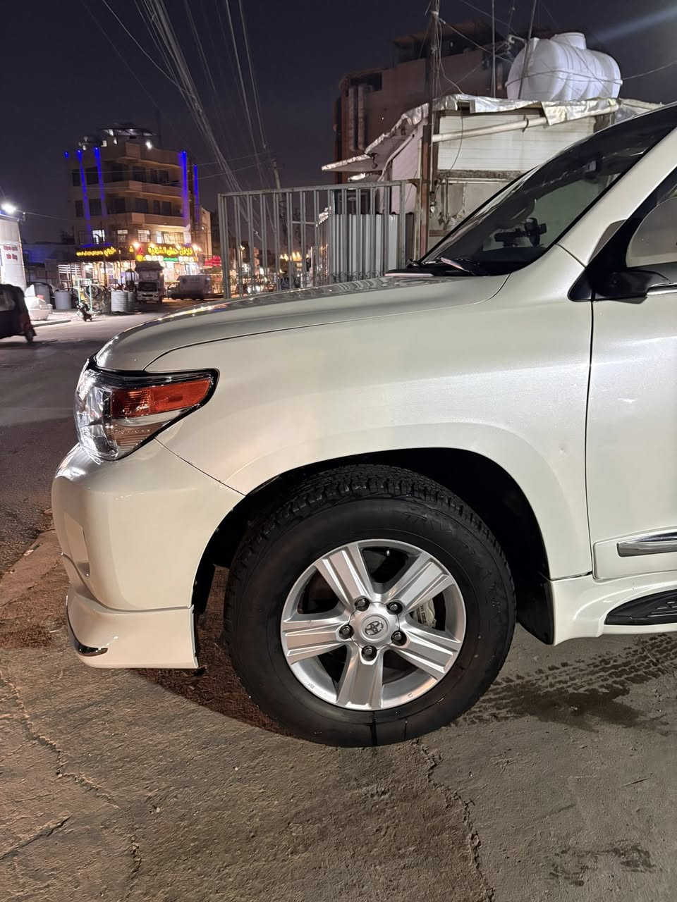 سلام عليكم
لاندكروز 2012 بريم

تحكمات ستيرن 
فتحه بسقف سلايد 
تشغيل بصمة  
مكينه 6 ممفتوحه
سياره جاهزه من كلشي 
بيها نص بنيد صبغ وجاملغ يمنه بارد فقط 
السعر . ٣٣ ونص وبيها مجال بسيط 
للاستفسار : ***********
