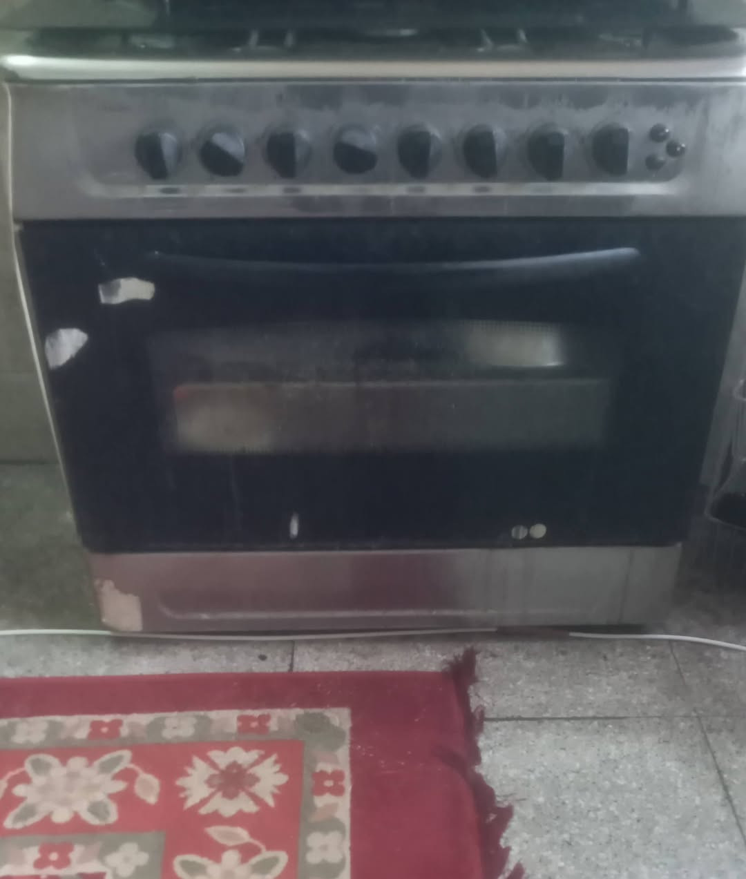 للبيع طباخ 5 عيون
العيون الوسطى كبيرة
 يحتوي على فرن كبير شغال
 الطباخ يحتاج صيانه بسيطة
 السعر: 80 الف دينار عراقي
 الموقع: الفلوجة – حي الشرطة
  واتساب:
 ***********
