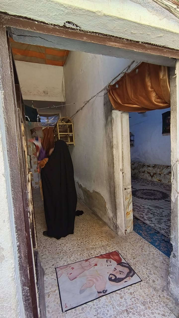 السلام عليكم نص قطعه طابو بسمي مربعه 66 واقع حال الواجه 7 النزال 9 ونص بيها استقبال وغرفه وصاله ومطبخ وحمام .. طابق واحد البناء عكاده مسكونه حالياً للستفسار اتصال على الرقم 
*********** السعر 89 وبيها مجال وان شاء الله ماقصر  ..
