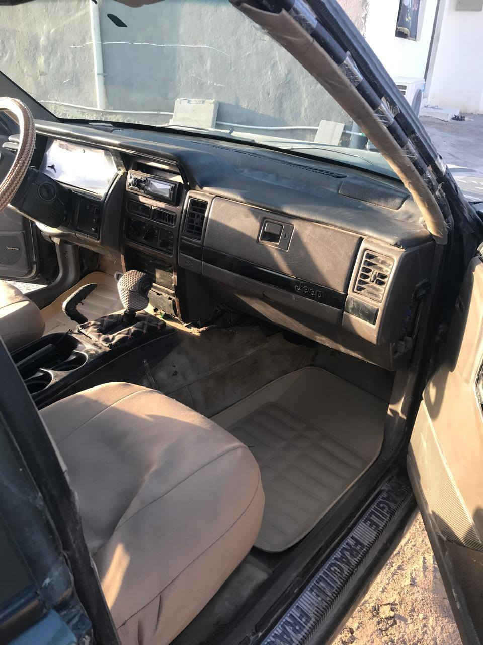 سلام عليكم جيب شاروكي للبيع  مديل 93اسياره جاهزه مكينه او كير جدد حاويه تايرات جديد حداديه مال نيسان كهربائيات  كلها شغاله السعر 38 او بيها مجال ***********
