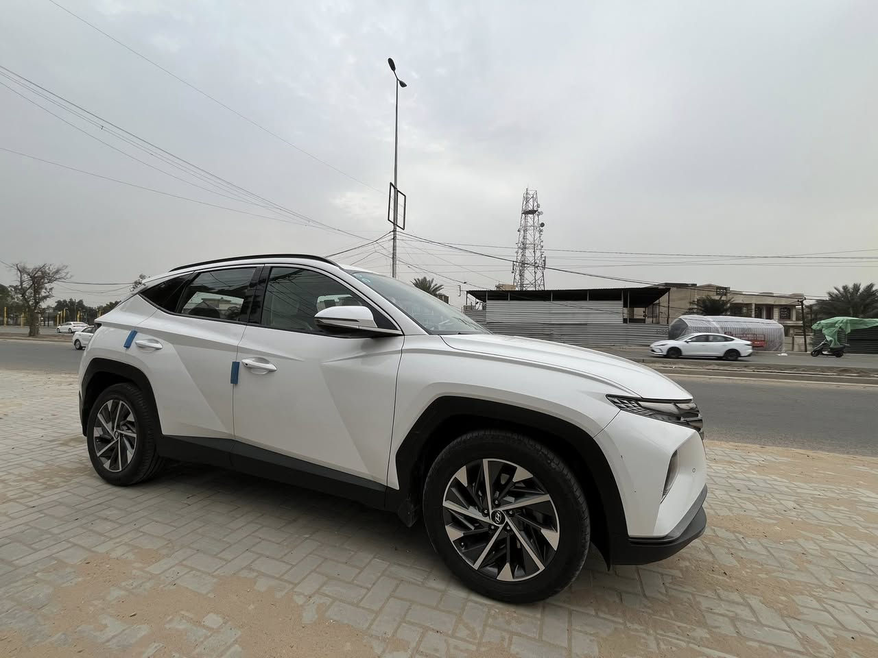 للبيع توسان 2024خليجي ابيض بغداد رقم الدولي بأسمي تحويل مباشر
مواصفاتها 

محرك 2000

بصمة تشغيل وابواب 

نظام ترحيب 

تشغيل عن بعد 

تصعد جام بالبصمه

شاشة تاج  لمس 

كامرة دوارة

بردات خلفيه بلاد

هند بريك بصمه 

اوتو هولد 

حساسات امامي وخلفي 

مقاعد اماميه  كهرباء 

مخمل

داخل لونين ابيض واسود 

ارضيه جلد 

تحكمات جهتين 

قمارة حديد

ماشيه 66 الف 

السيارة مكفولة من الصبغ بيه بارد مئشر بالصور  

سياره فول مواصفات عدى الفتحه

المكان بغداد قرب مجمع بسمايه السعر  208 $ وبيه مجال

للاستفسار 

‭٠٧٨٧ ١٩٧ ٣١٣٤‬
