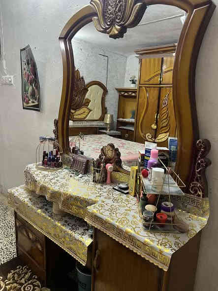 غرفه نوم للبيع نظيفه ثكيله وخشبه قوي سعره600وبيه مجال ***********
